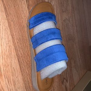 Lucky brand never worn bright blue slides